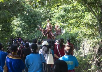 Bersama Organisasi Gerejani, OMK Kristus Raja Wangatoa Gelar Jalan Salib di Bukit Doa