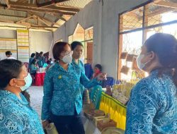 Ketua PKK Kabupaten Lembata Maria Sadipun Sambangi UP2K Desa Kolontobo