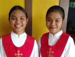 Dua Anak Kembar Bikin Umat Menangis di Gereja Katolik Loang