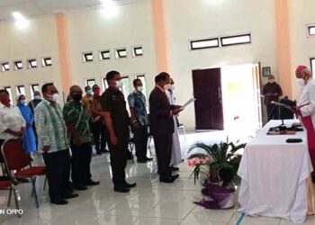 Petrus Atawolo Pimpin Yapenduklem, Uskup Larantuka : Sekolah Katolik Harus Jadi Sekolah Unggul