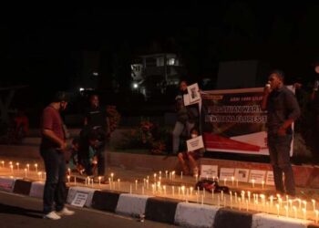 Desak Polda Usut Tuntas Pelaku Pengeroyokan Fabianus Latuan, Wartawan Flotim Gelar 1000 Lilin