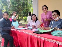 Kantor Pertanahan Lembata Bagi Sertifikat Tanah di Gereja Wangatoa, 1007 Sertifikat Tanah Tertunggak