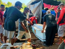 Kubur Almarhum Dibongkar, Jenazah Albertus Ali Buran Diautopsi Dokter dari Polda NTT