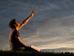 Ditolak Tetapi Tetap Setia