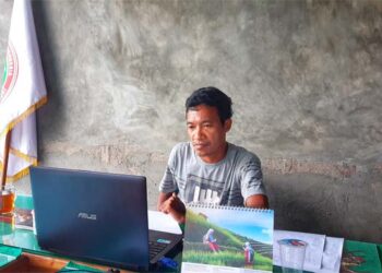 Jemmy Piran dan Afriyantho Keyn Motivasi Para Guru di Flores Timur untuk Menulis