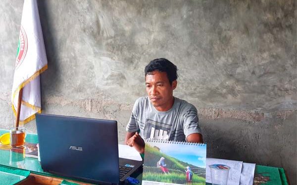 Jemmy Piran dan Afriyantho Keyn Motivasi Para Guru di Flores Timur untuk Menulis