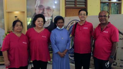 Rayakan Pesta Perak Imamat di Flotim, Pastor Venus Bagi Kaca Mata dan Operasi Katarak Gratis