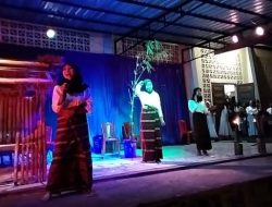 Trio Berjilbab Senandungkan ‘Deen Assalam’ di Panggung Konser Amal OMK Paroki Wangatoa