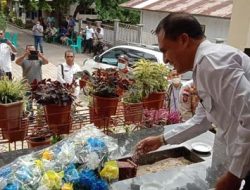 Penjabat Bupati Flotim Nyekar ke Makam Frans Lebu Raya, Doris Alexander Rihi : Pulau Adonara Luar Biasa