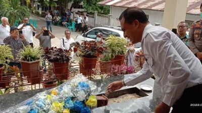 Penjabat Bupati Flotim Nyekar ke Makam Frans Lebu Raya, Doris Alexander Rihi : Pulau Adonara Luar Biasa
