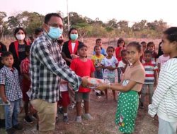 Bentuk Laskar Sehat dan Cerdas, 48 Mahasiswa FaKes  UCB Kunjungi Desa Letbaun