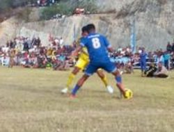 Ini Lembata, Bung ! PS Malaka Titipkan Trophy ETMC untuk Persebata Lembata