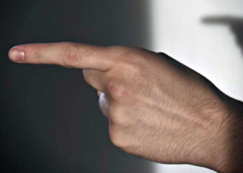 Melihat Antara Selumbar dan  Balok