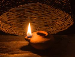 Jadikan Hidup Seperti Pelita di Kaki Dian