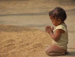 Tetap Mengakui Tuhan dalam Suka-Duka Hidup