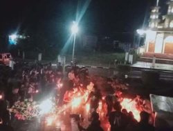 Aremania Flores Timur Gelar 1.000 Lilin untuk Korban Kanjuruhan; Investigasi TGIPF: Stadion Tak Layak !