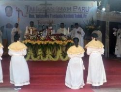 Uskup Kopong Kung Tahbiskan Romo Kedati Tobil, Pr di Riang Dua Saat HUT Otonomi Lembata