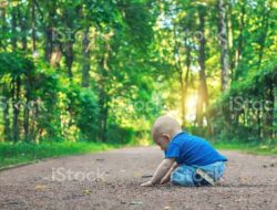 Jalan Kecil Serupa Anak Kecil