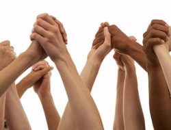 Keramahan Modal Merawat Persaudaraan