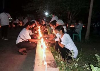 Gegara Uang Jasa Rp 5,6 Miliar Tak Direalisasikan, 500 Orang Tenaga Medik RSUD Larantuka Gelar Aksi Seribu Lilin