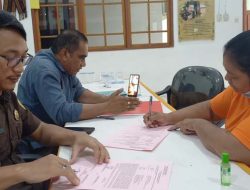 Kejari Flotim Serahkan Tersangka Tindak Pidana Korupsi Covid-19 Kepada Jaksa Penuntut Umum