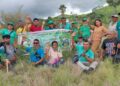 Didukung HAKLI dan Keluarga Manoken, Komunitas Sayang Sapurindu Tanam Pohon di Bukit Doa Watu Miten