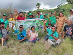 Didukung HAKLI dan Keluarga Manoken, Komunitas Sayang Sapurindu Tanam Pohon di Bukit Doa Watu Miten