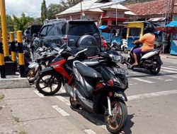 Miris! Masih Ditemukan Warga Larantuka Parkir Kendaraan di Zebra Cross