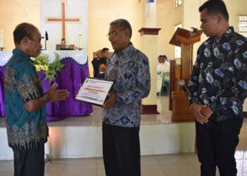 Safari Adventus, Bimkat Alor Sumbangkan 40 Sak Semen untuk Pembangunan Sarana Keagamaan