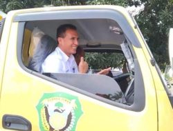 Penjabat Bupati Doris Rihi ‘Jadi Sopir’ Truk Sampah