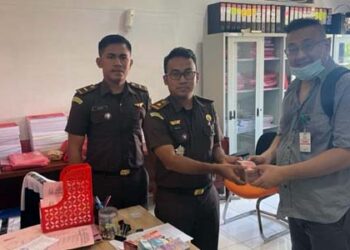 Kakak Kandung Terpidana Kasus Awalolong Serahkan Uang Pengganti Rp.300 Juta Lebih