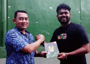 Wartawan di Flotim Terima Penghargaan Emas Antum dari Dandim 1624 Flotim