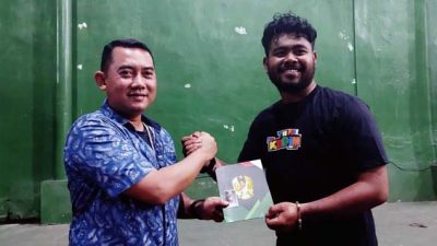 Wartawan di Flotim Terima Penghargaan Emas Antum dari Dandim 1624 Flotim