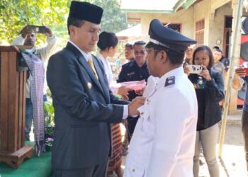 Lantik Penjabat Kades Nelelamawangi dan Wailebe, Doris Rihi: Libatkan Masyarakat dalam Pembangunan Desa