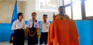 Kepala SMPN 1 Lewolema Launching Program ‘Literasi 27’