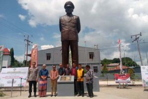 Gubernur Batal Hadir, Patung Anton Enga Tifaona Diresmikan Penjabat Bupati Lembata