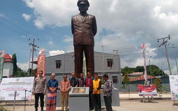 Gubernur Batal Hadir, Patung Anton Enga Tifaona Diresmikan Penjabat Bupati Lembata