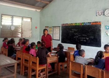 Tutor SANPUKAT Ajari Peserta Didik SDK Nara untuk Bermain