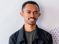 Tradisi Kolot Membotaki Siswa di Sekolah