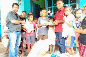 Rayakan HPN 2023, ATM Grup dan AJL Berbagi dengan Anak Panti dan Difabel di Lewoleba