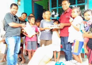 Rayakan HPN 2023, ATM Grup dan AJL Berbagi dengan Anak Panti dan Difabel di Lewoleba