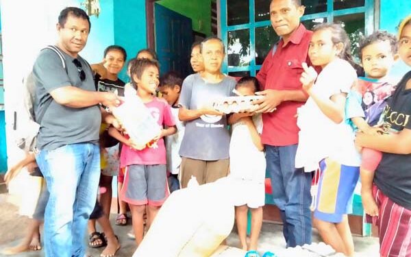 Rayakan HPN 2023, ATM Grup dan AJL Berbagi dengan Anak Panti dan Difabel di Lewoleba