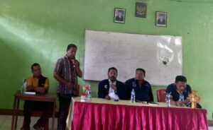 Aksi ‘Nasdem Goes To School’ Sambangi SMAN Role Delu Paga, Serahkan Buku dan Anakan Pohon Buah