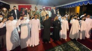 Para Pastor, Frater dan Suster Diajak Nyanyi ‘Yalal Wathon’, KH Zain Baik: Ini yang Dimaksud dengan Kebersamaan