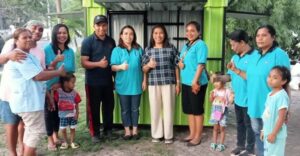 Ekonomi Morat Marit Picu Kekerasan terhadap Perempuan, Anna Kolin Bantu 2 Kontainer Jualan untuk Kelurahan Balela