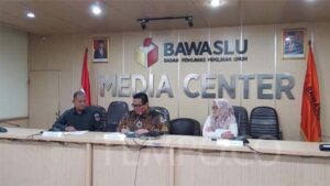 Pengamat Geram Gegara Aksi Bagi-Bagi Amplop Oleh Kader PDIP Dinilai Bawaslu Bukan Pelanggaran Pemilu