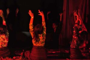 Membaca Teks dalam Konteks Yang Lebih Luas