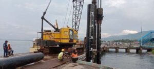 Pemasangan Tiang Pancang Pelabuhan Laut Lewoleba Dimulai, Bupati Jawa: Bangkai Kapal Masih Menumpuk