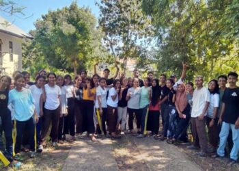 103 Siswa Kelas XII SMAN 1 Nagawutung Tanam  Pohon Sebagai Kenangan