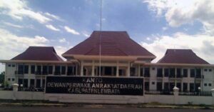 Lembata dan Defisit SDM